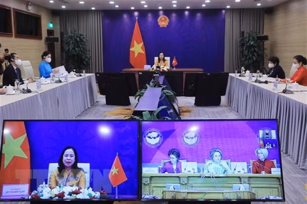 越南国家副主席武氏映春出席第三届欧亚妇女论坛 ảnh 1
