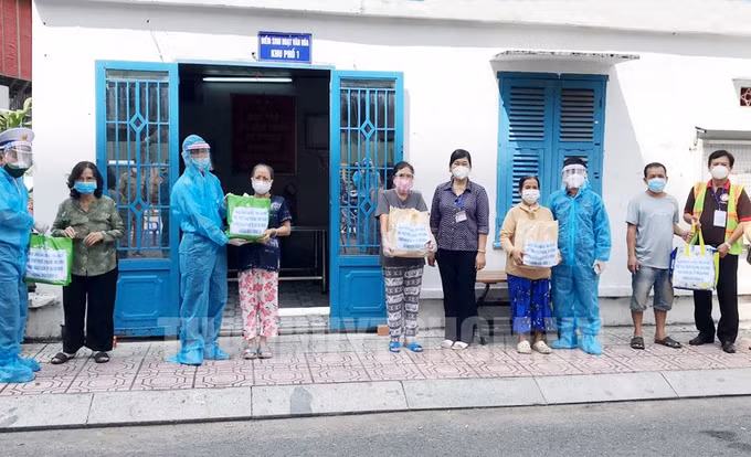 海上高脚屋干部战士在疫情之下送温暖 ảnh 1