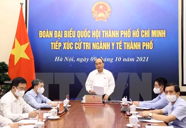 国家主席阮春福接触胡志明市卫生部门选民 – 国会主席王廷惠接触海防市选民 ảnh 1