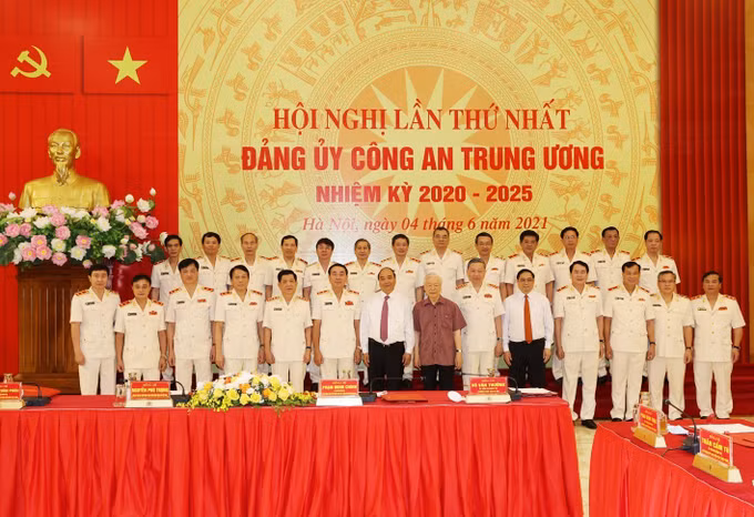 越共中央政治局指定2020-2025年任期中央公安党委的决定正式公布 ảnh 1