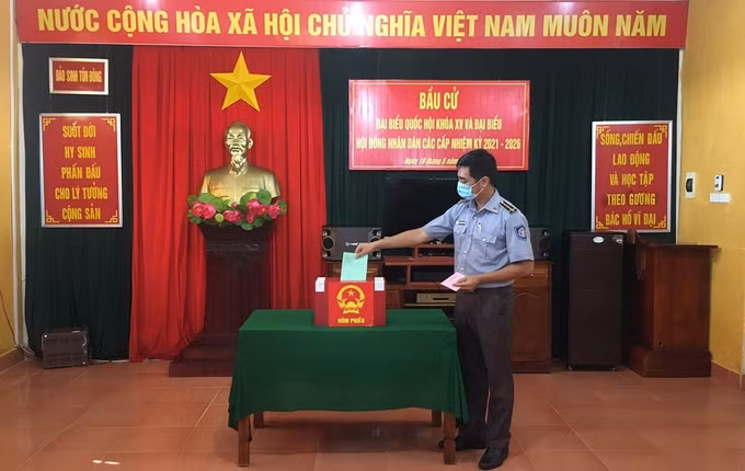 国会和人民议会换届选举：全国共有16各省市有提前举行投票的地区 ảnh 1