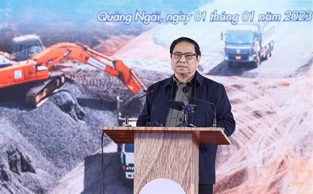 越南政府总理范明政宣布北南高速公路12个子项目同步动工建设 ảnh 2