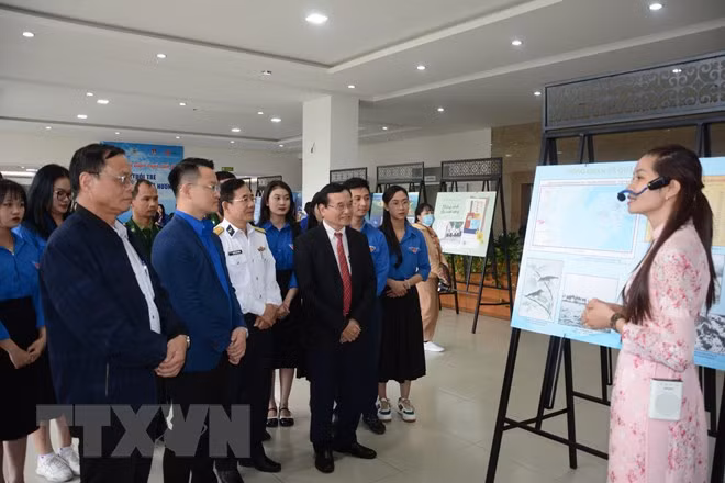 “青春与家乡海岛”展示宣传活动在岘港市举行 ảnh 1