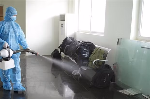 越南政府总理：暂停执行从出现新冠病毒新变种的国家和地区飞往越南的航班 ảnh 1