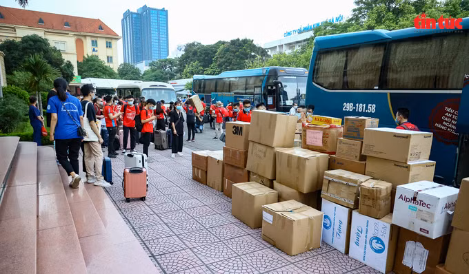 万多名志愿者踊跃报名赴南方各省市参加防疫工作 ảnh 2