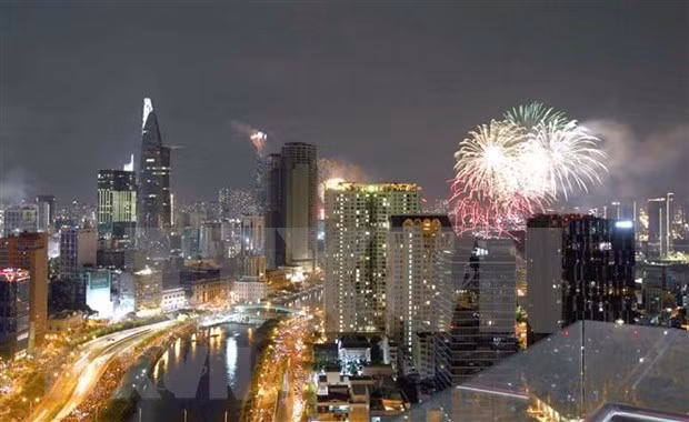 胡志明市、岘港市和芹苴市决定在2021辛丑年春节除夕不燃放烟花 ảnh 1