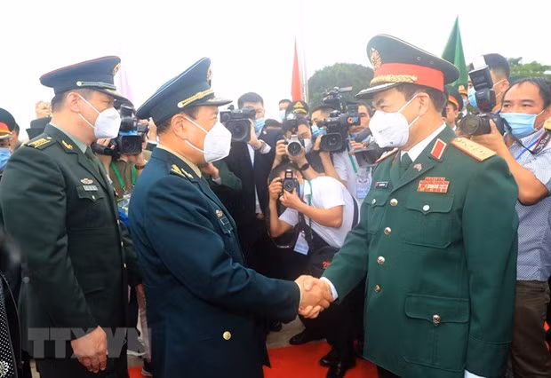 越中举行第六次边境国防友好交流活动 ảnh 1