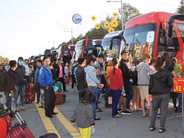 岘港市开展送温暖活动 确保劳动职工安心过年 ảnh 1