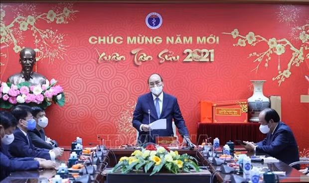 阮春福通过视频连线远程慰问出现新冠肺炎疫情的各地方医务人员 ảnh 2