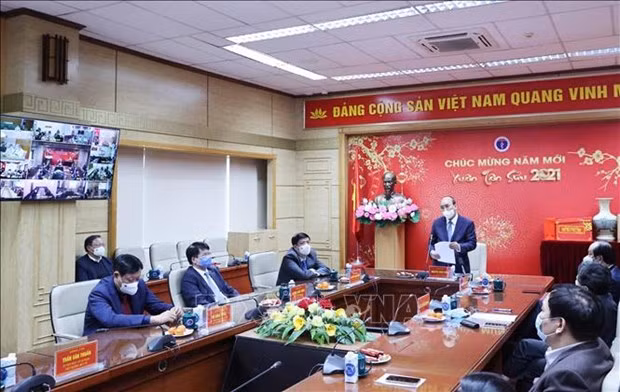 阮春福通过视频连线远程慰问出现新冠肺炎疫情的各地方医务人员 ảnh 3