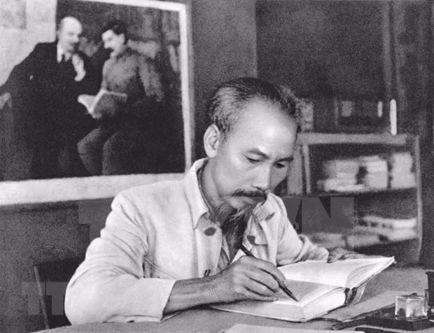 加拿大学者高度评价胡志明主席反种族歧视思想 ảnh 2