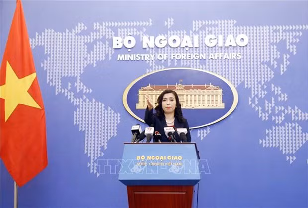 外交部例行记者会：越南要求各家企业尊重越南对黄沙和长沙两个群岛的主权 ảnh 1