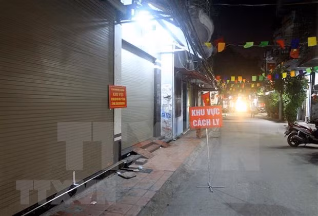 越南各地停止非必要服务 抓好疫情防控工作 ảnh 1