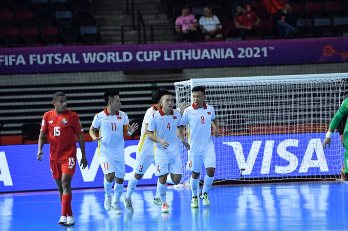 2021国际足联室内五人制足球世界杯：越南队以3比2击败巴拿马队 ảnh 1