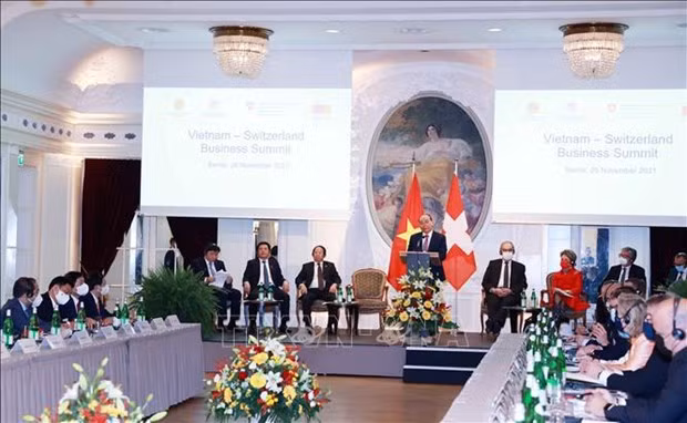 越南国家主席阮春福与瑞士联邦主席居伊·帕默林共同主持越瑞企业家论坛 ảnh 2