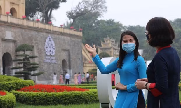 越南着力在新形势下提高旅游业的人力资源质量 ảnh 1