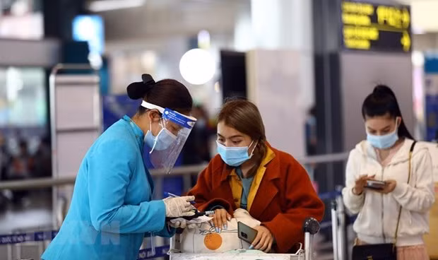 越南各家航空公司拒绝未进行健康申报的乘客登机 ảnh 1