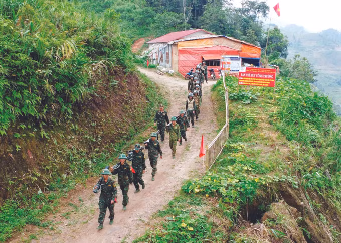 努力扫雷、清理土地 为北部边民创造生计 ảnh 4