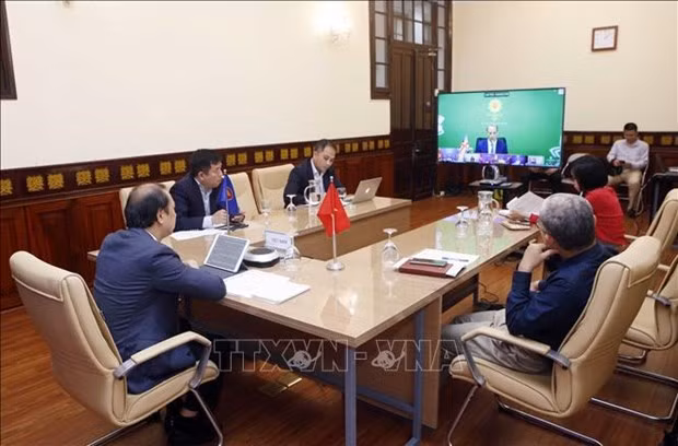 越南外交部副部长阮国勇出席东盟与英国外长三方视频对话会 ảnh 2