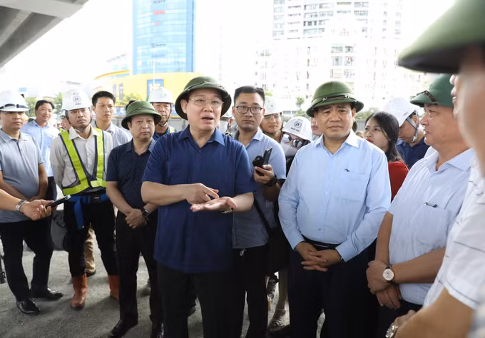 河内市委书记王廷惠对该市各重点交通项目的施工进度进行实地考察 ảnh 1