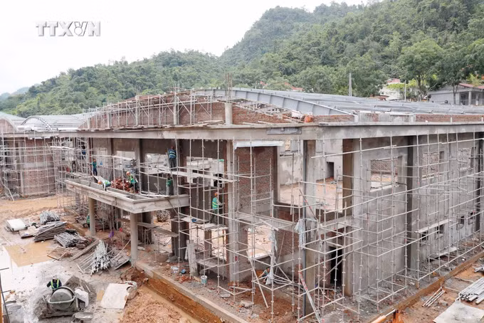 vna-potal-lai-chau-gap-rut-hoan-thien-cac-hang-muc-truong-pho-thong-noi-tru-lien-cap-phong-tho-8759771.jpg