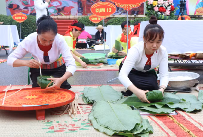 potal-phu-tho-soi-noi-hoi-thi-goi-nau-banh-chung-va-gia-banh-giay-nam-2026-8722755.jpg