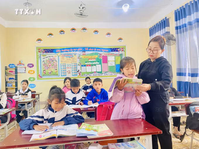 vna-potal-hanh-trinh-mang-con-chu-den-voi-tre-em-dan-toc-chut-o-ha-tinh-8456517.jpg