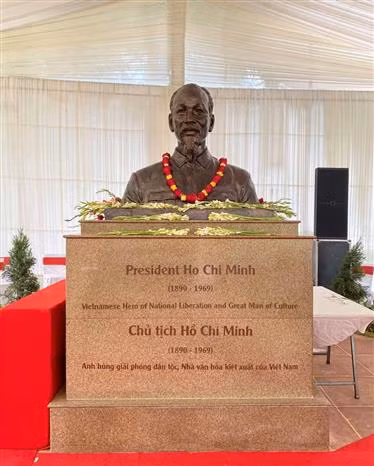 越南国庆76周年：胡志明主席塑像安放仪式在新德里举行 ảnh 2