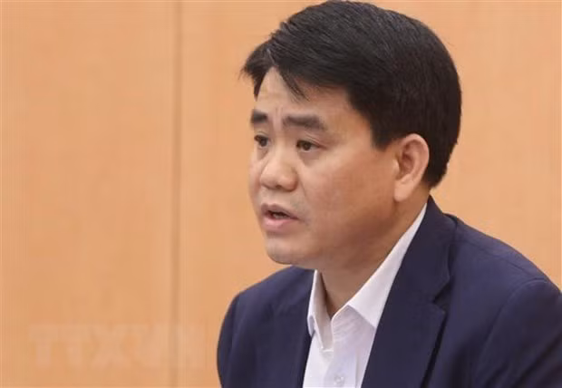 原河内市人民委员会主席阮德钟因非法干预数字化项目招投标行为再遭起诉 ảnh 1