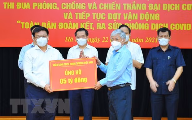 响应越共中央总书记阮富仲号召：接收国有企业捐助的近360亿越盾 ảnh 1