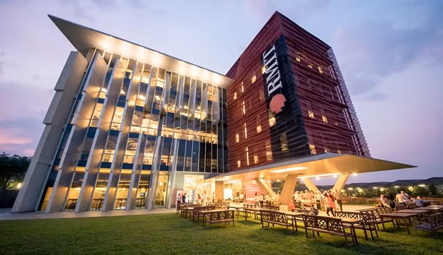 RMIT 大学代表越南出席东盟数字科学探索者竞赛决赛 ảnh 1