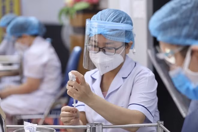 联合国儿童基金会驻越南代表处首席代表：强大的疫苗接种体系助力越南在新冠肺炎疫情巨浪中屹立不倒 ảnh 1