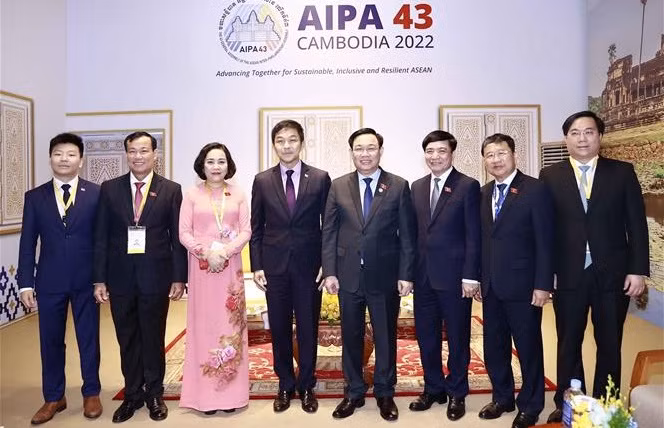 越南国会主席王廷惠会见各国议会领导人 ảnh 1