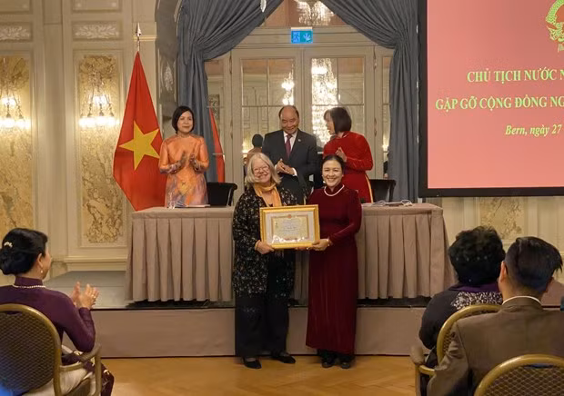 进一步加强越瑞两国民间友好关系 ảnh 1