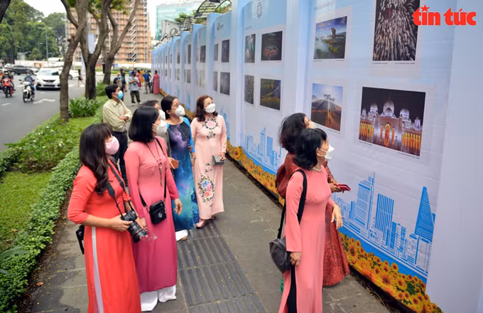 “艺术摄影道路”图片展：缩短艺术和公众距离的活动 ảnh 1