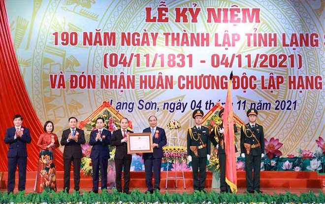 国家主席阮春福出席谅山省成立190周年庆典 ảnh 1