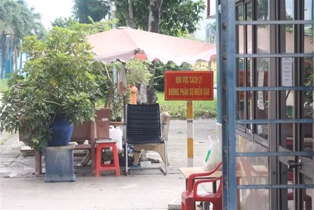 新冠肺炎疫情：胡志明市依法依规严肃处理违反隔离规定的人员 ảnh 2