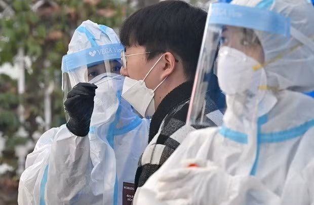 外交部例行记者会：在韩国的21名越南留学生新冠患者获得良好护理 ảnh 1