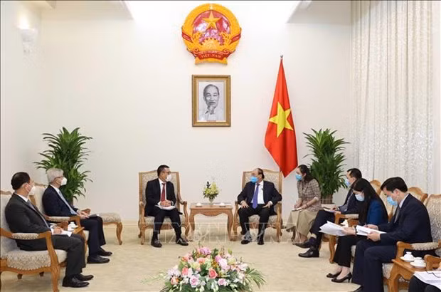 政府总理阮春福会见泰国暹罗水泥集团总裁润荣 ảnh 1