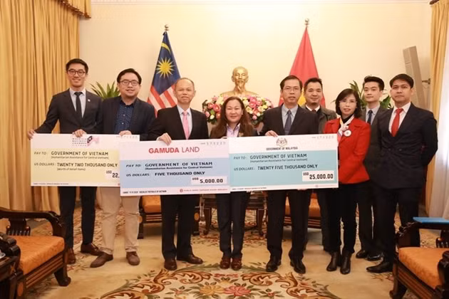 马来西亚为越南中部地区灾民提供救灾援助 ảnh 1
