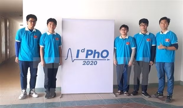 参加2020年国际物理奥林匹克竞赛的五名学生均获奖 ảnh 1