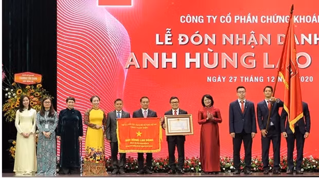 SSI证券公司荣获新时期劳动英雄称号 ảnh 1