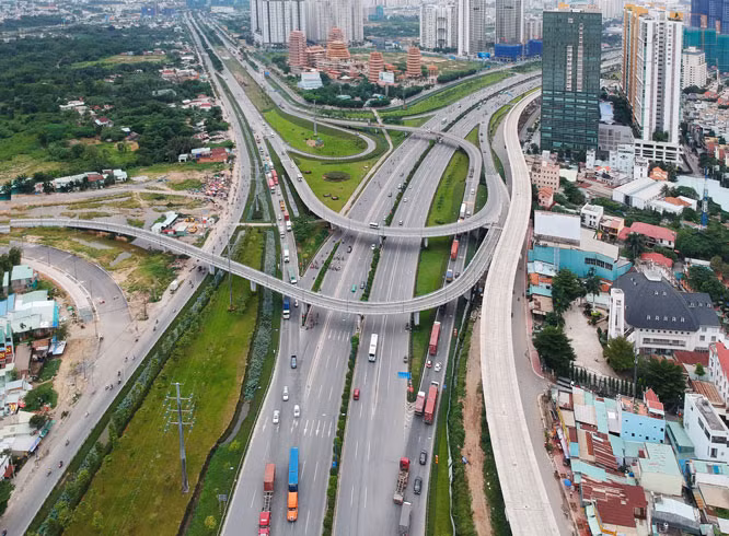 胡志明市努力加快重点工程项目建设 完成全年目标任务 ảnh 1
