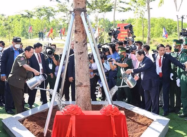 柬埔寨首相洪森感谢越南人民助柬推翻波尔·布特种族灭绝政权 ảnh 2