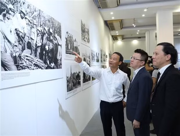 令人印象深刻的“越南人民心中的古巴”摄影展在河内开展 ảnh 2