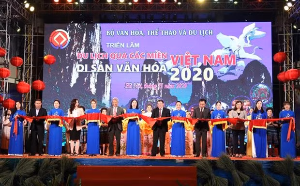 “2020年游历过越南各文化遗产之地”展览会在河内正式开幕 ảnh 1
