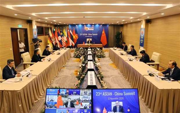ASEAN 2020: 第23次东盟—中国领导人会议召开 ảnh 2