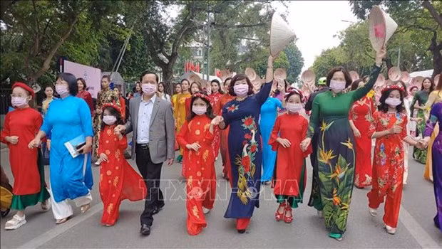 河内奥黛节：弘扬越南奥黛文化价值 ảnh 2
