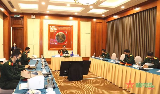越南国防部代表团出席东盟国防高级官员会议 ảnh 1