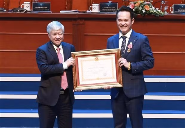 邓鸿英当选第7届越南青年企业家协会中央委员会主席 ảnh 2